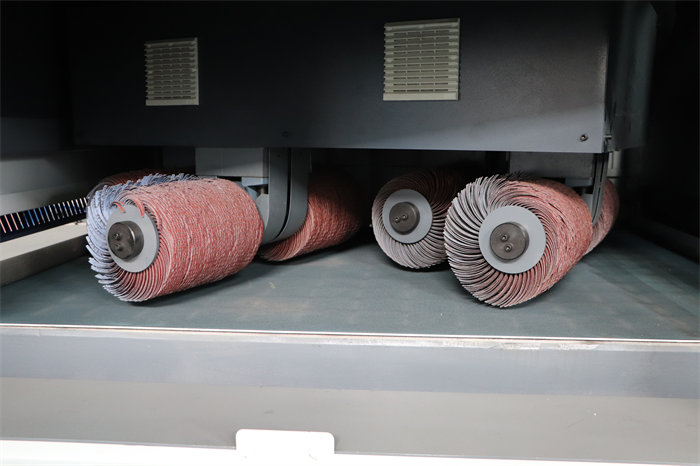 CNC_Metal_Deburring_Machine_3.jpg CNC_Metal_Deburring_Machine_3.JPG